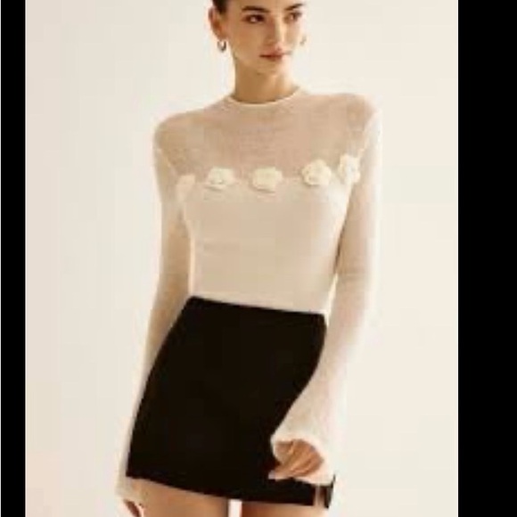 Commense Sweaters - Commense Cream Floral Appliqué Knit Sweater